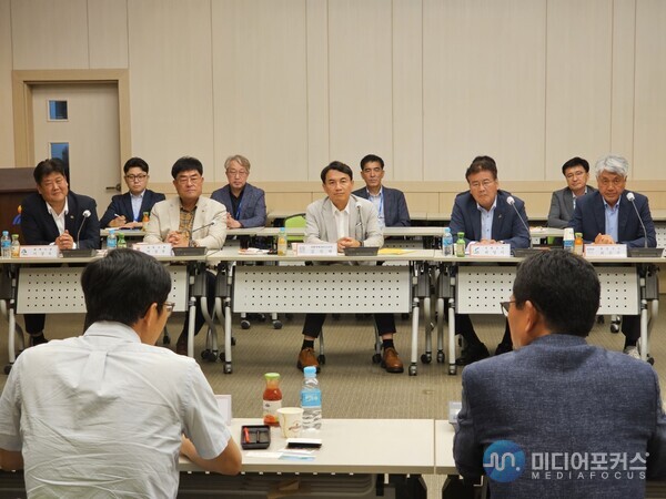 한국개발연구원 현장조사 모습(사진=강원도청)