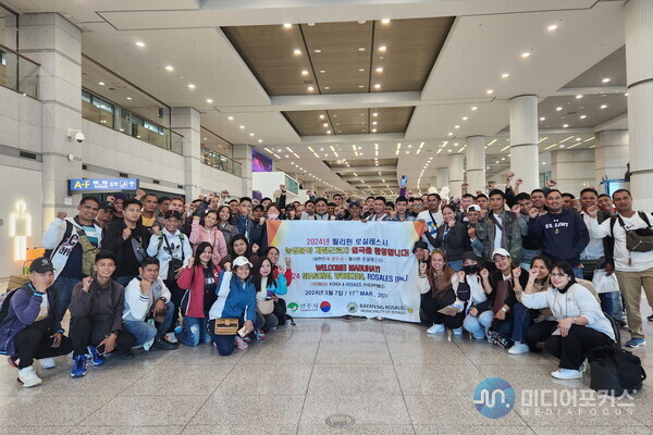 필리핀 로샬레스시 계절근로자 67명이 7일 입국했다.(영주시)