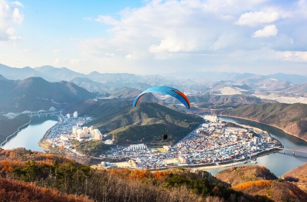 양방산 패러글라이딩 활공장에서 바라본 단양 전경(단양군)